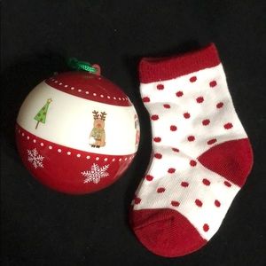 NWOT Plastic Ornament filled with Infant Socks